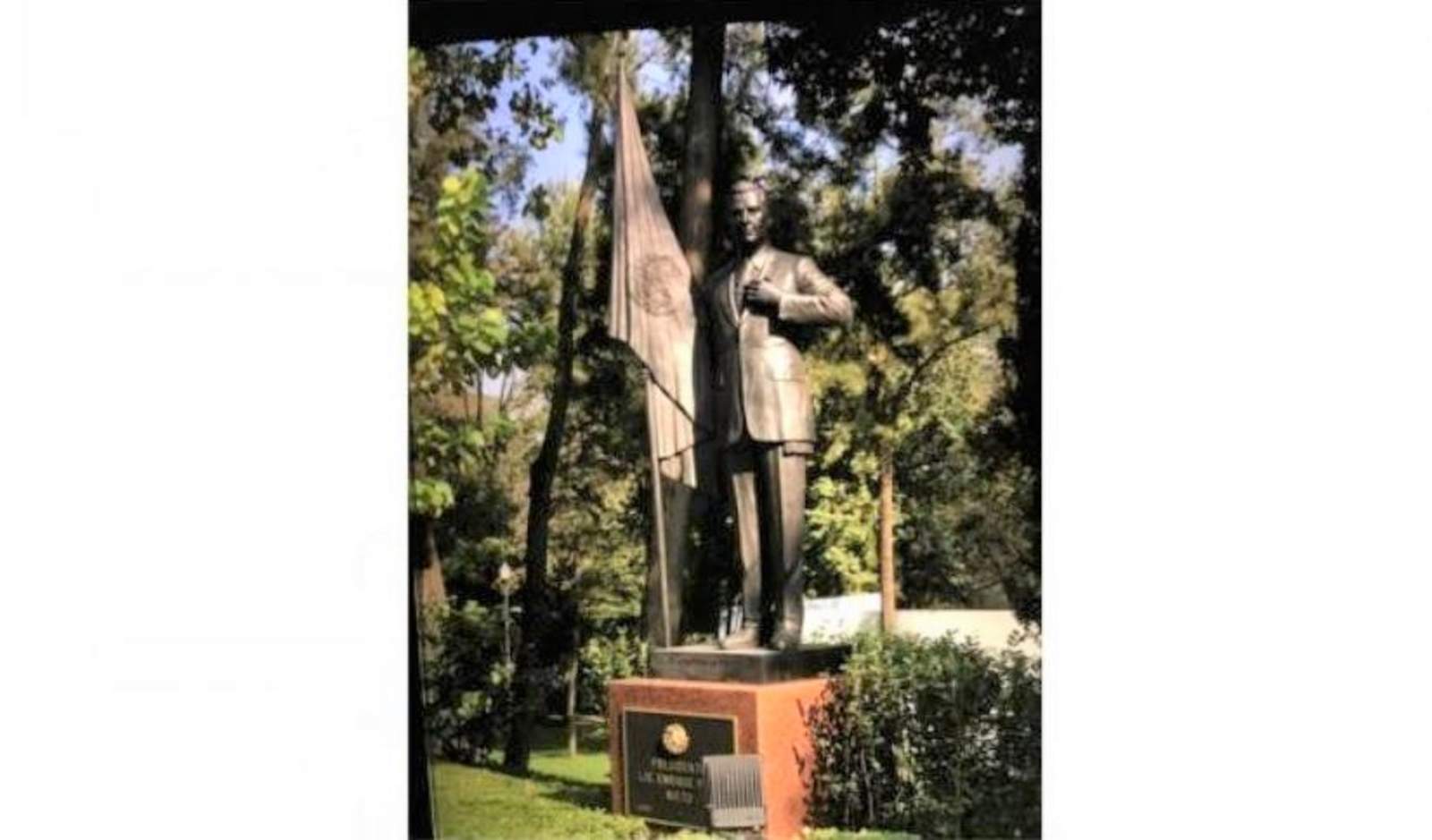 Peña Nieto ya tiene su estatua en Los Pinos. Noticias en tiempo real
