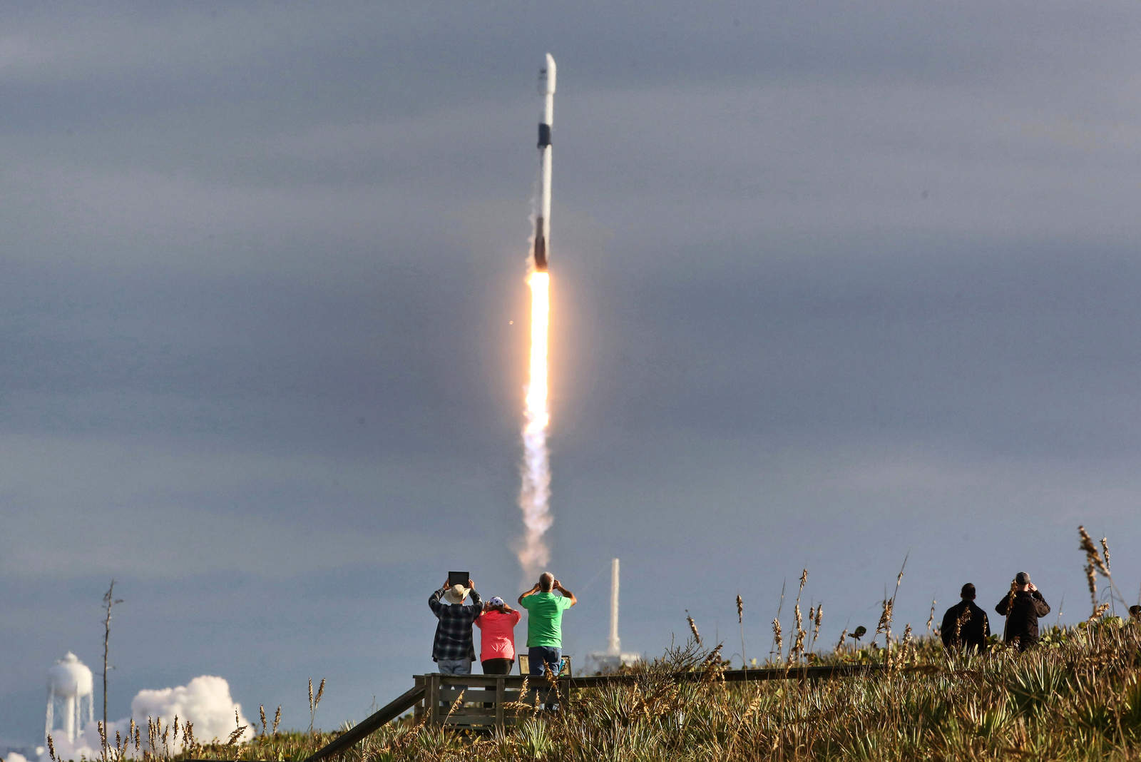 Cohete de SpaceX despega con 64 satélites. Noticias en tiempo real