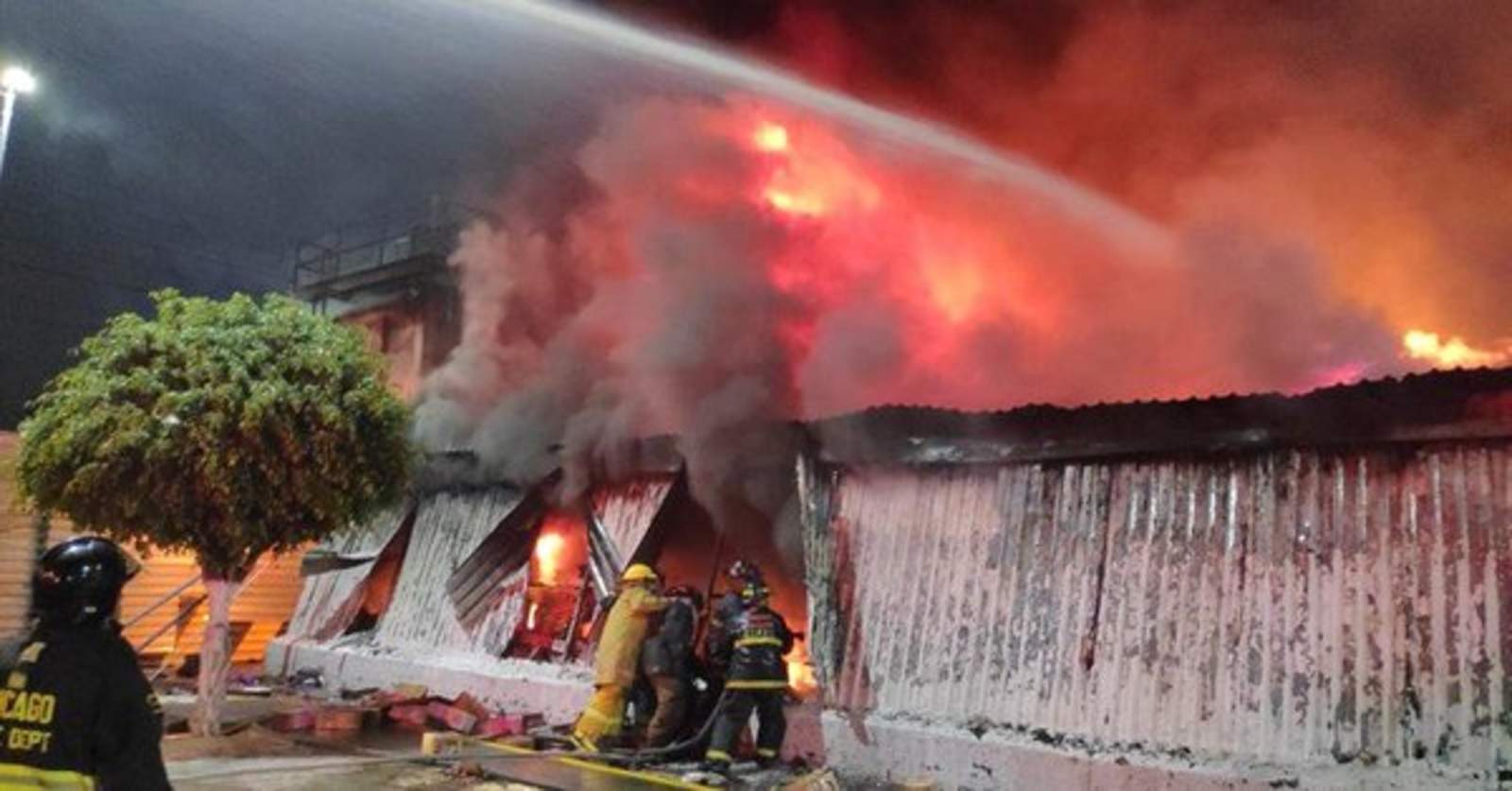 Se incendia depósito de juguetes en Naucalpan. Noticias en tiempo real
