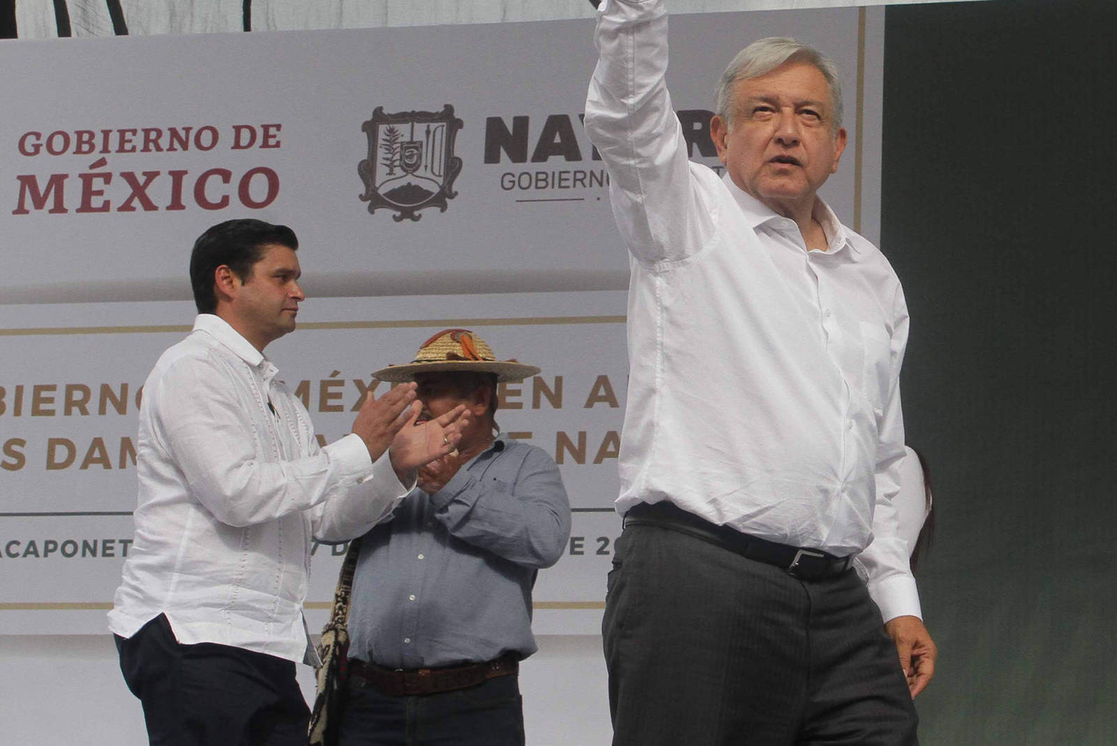 AMLO regaña en Nayarit a superdelegado por censo de Willa. Noticias en tiempo real