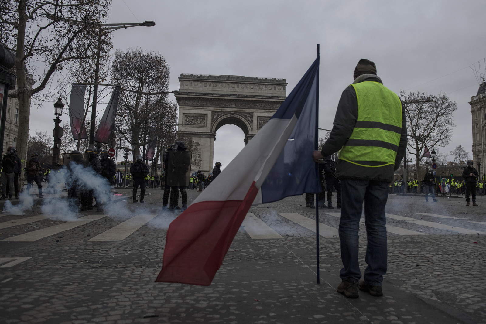 Francia analiza declarar el estado de excepción por protestas. Noticias en tiempo real