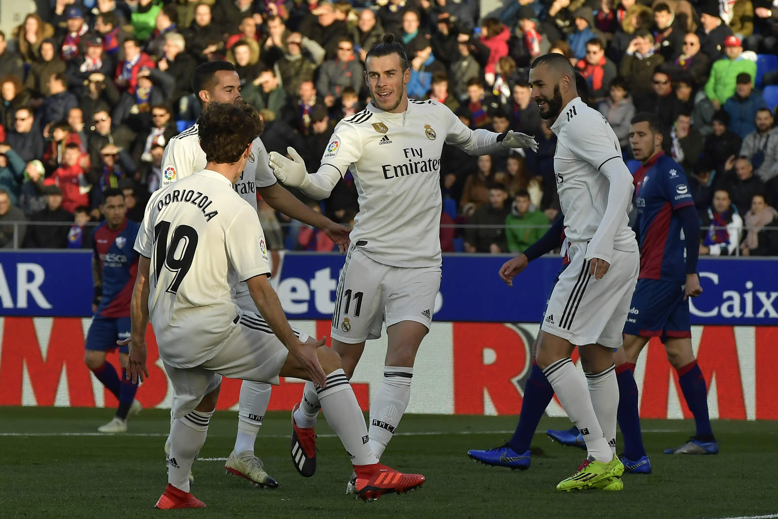 Real Madrid consigue triunfo ante sotanero Huesca. Noticias en tiempo real