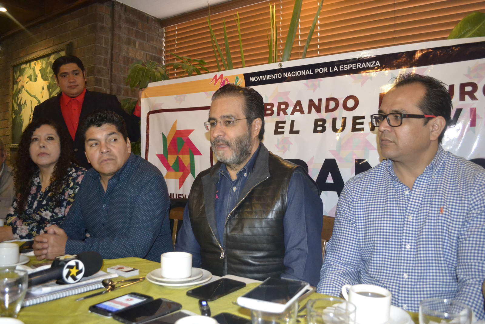 Se reúne René Bejarano con representantes de izquierda en Gómez Palacio. Noticias en tiempo real
