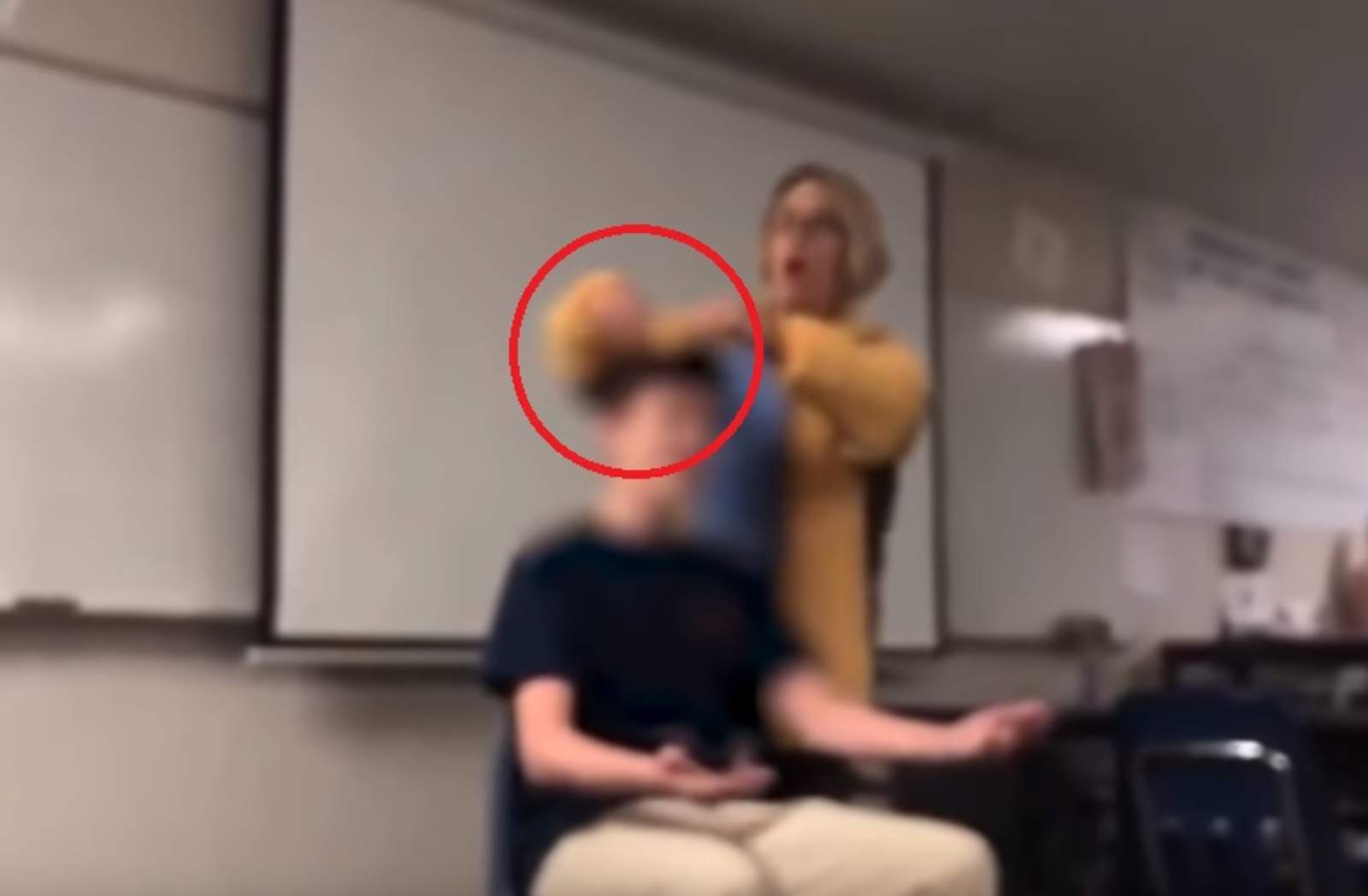 Maestra enfrenta cargos por cortar el cabello de sus alumnos. Noticias en tiempo real