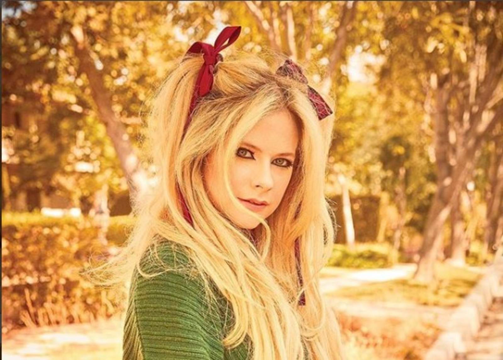 Avril Lavigne lanza video de su segundo sencillo Tell me It’s Over. Noticias en tiempo real