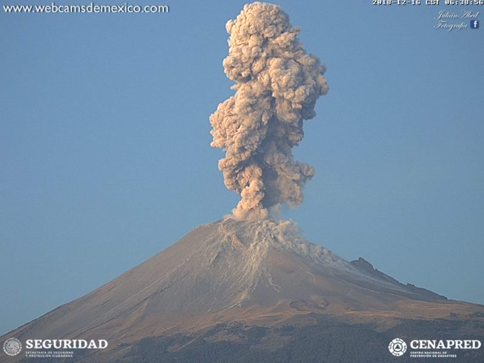 Popocatépetl arroja material incandescente. Noticias en tiempo real