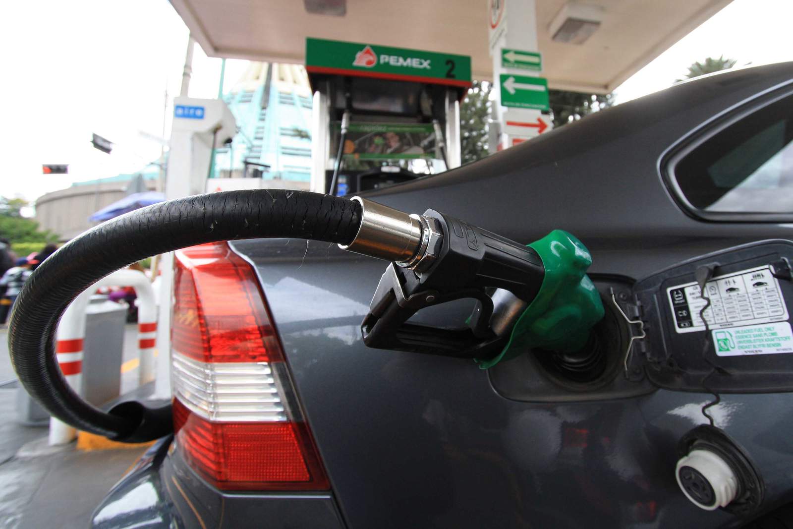 Precios de gasolinas sólo subirán según la inflación: SHCP. Noticias en tiempo real