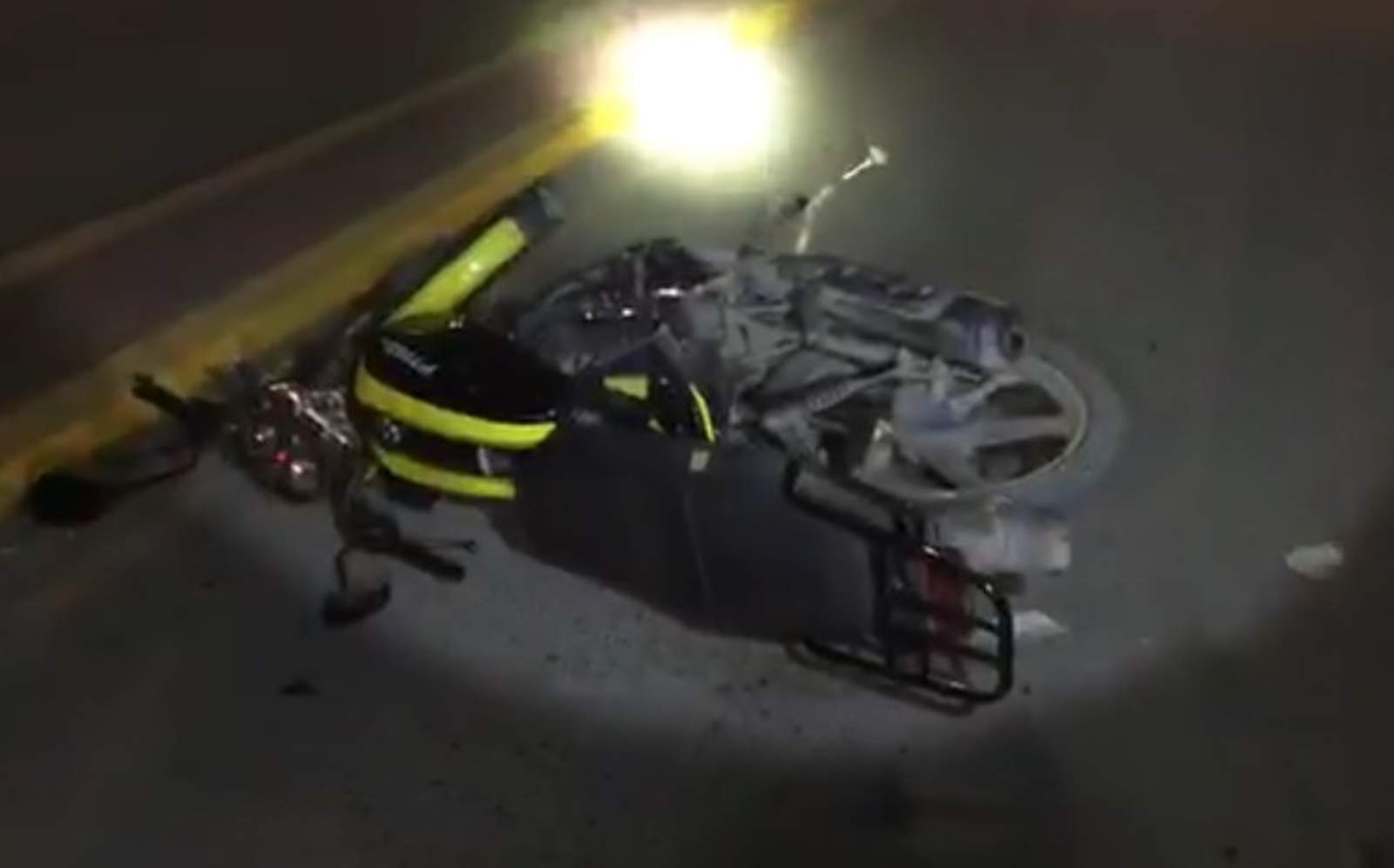 Conductora de motocicleta resulta lesionada en accidente. Noticias en tiempo real