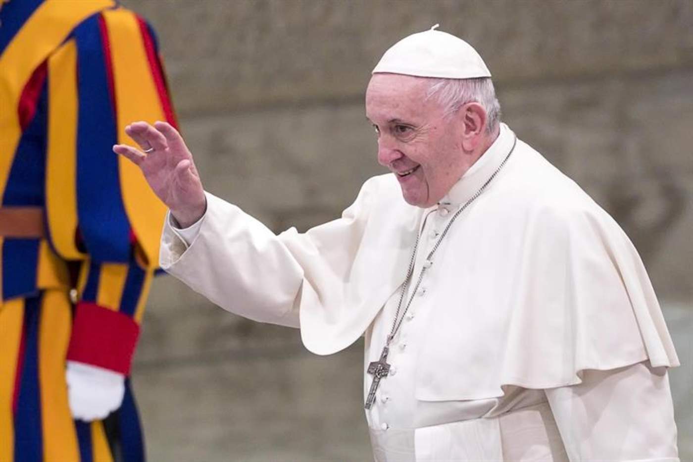 Papa inicia misa de Nochebuena en el Vaticano. Noticias en tiempo real