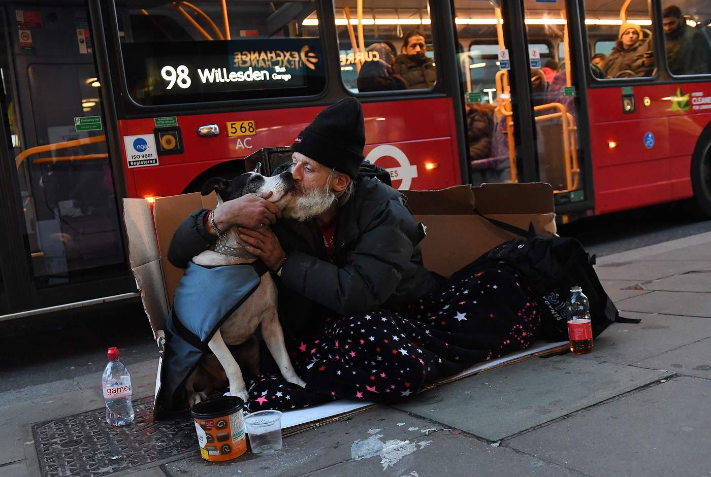Reino Unido enfrenta crisis de gente sin hogar, según ONG. Noticias en tiempo real