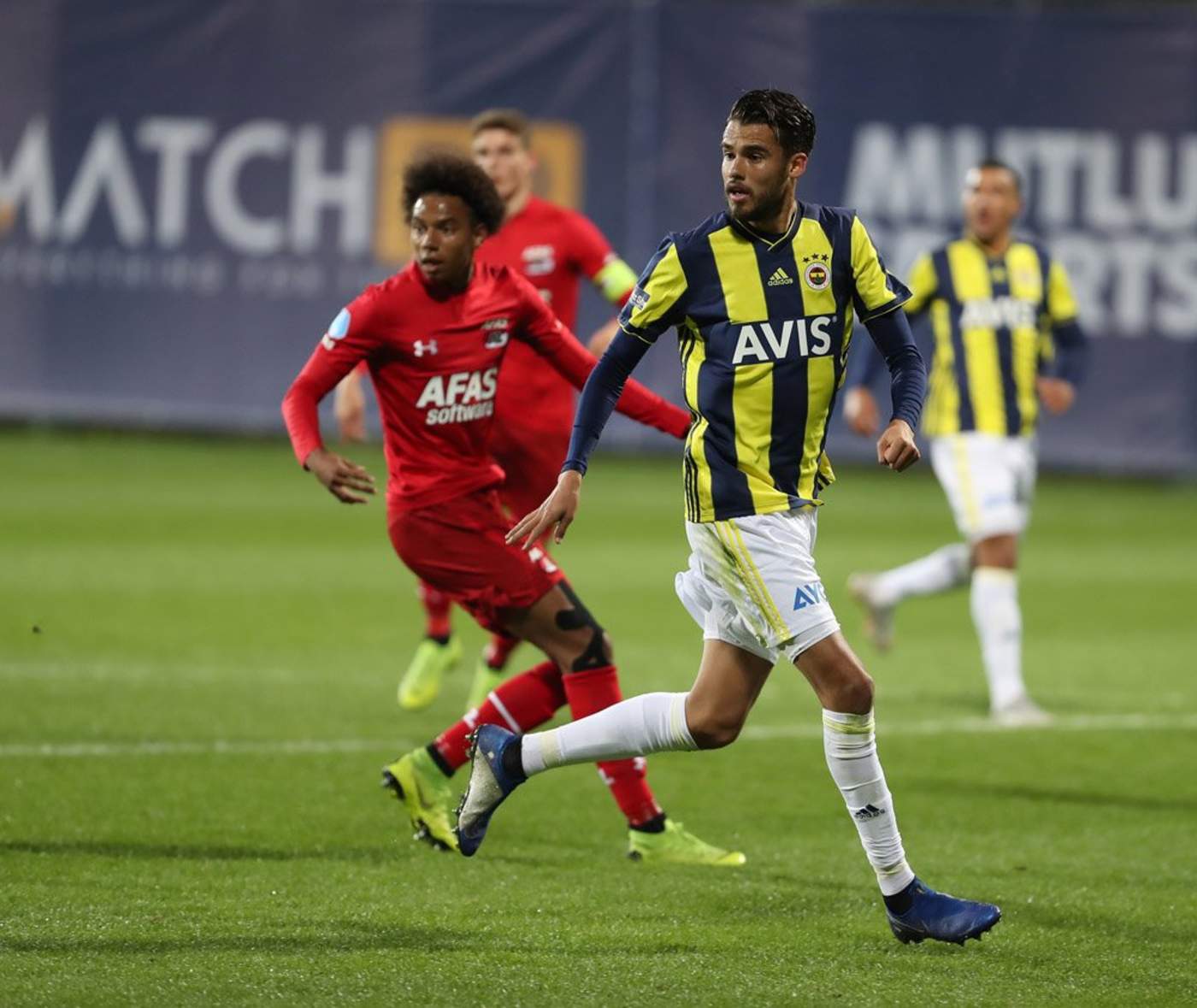 Reyes ve minutos en partido amistoso con Fenerbahçe. Noticias en tiempo real