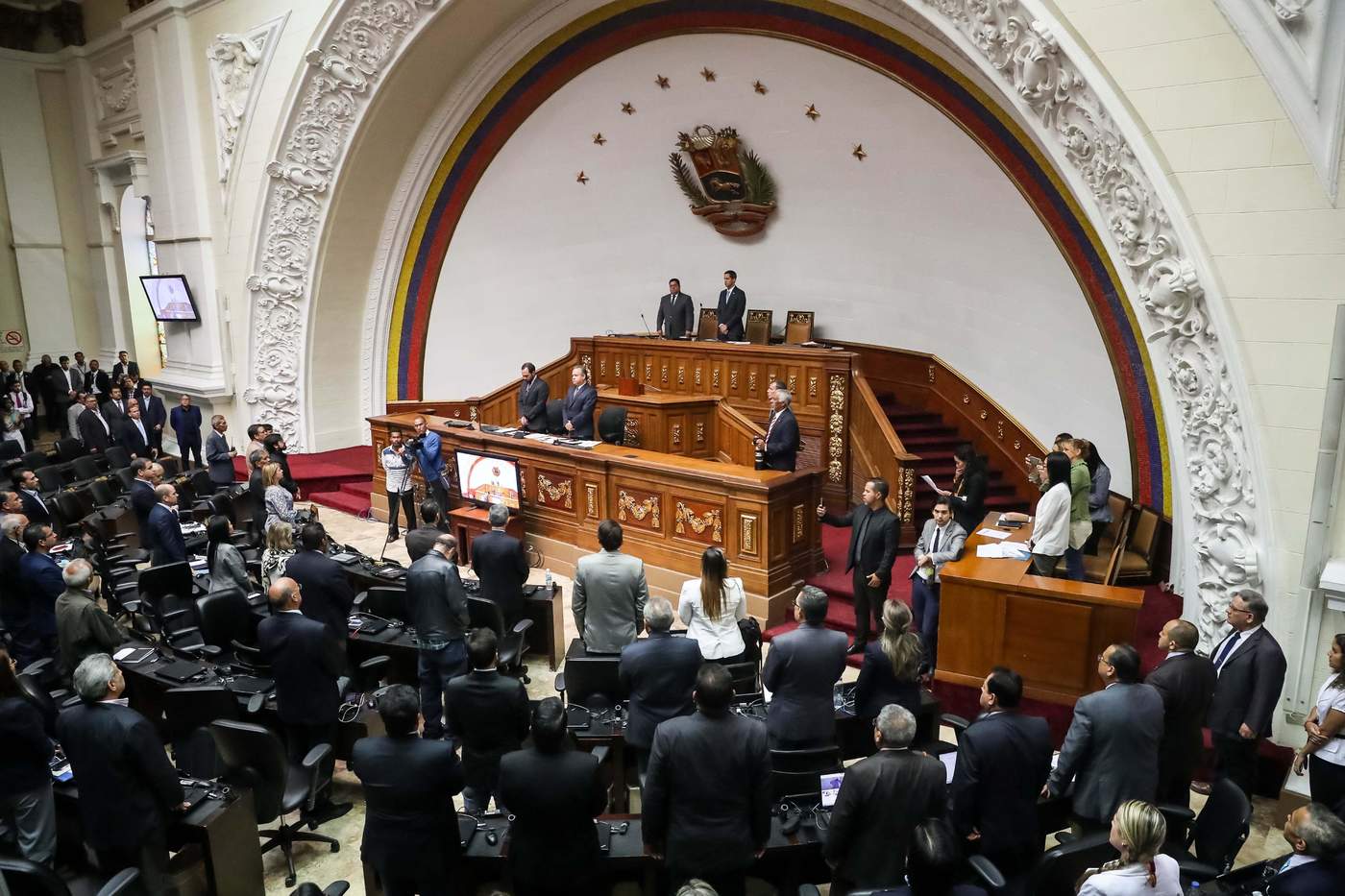Parlamento venezolano pide a 46 países prohibir a Maduro uso de fondos. Noticias en tiempo real