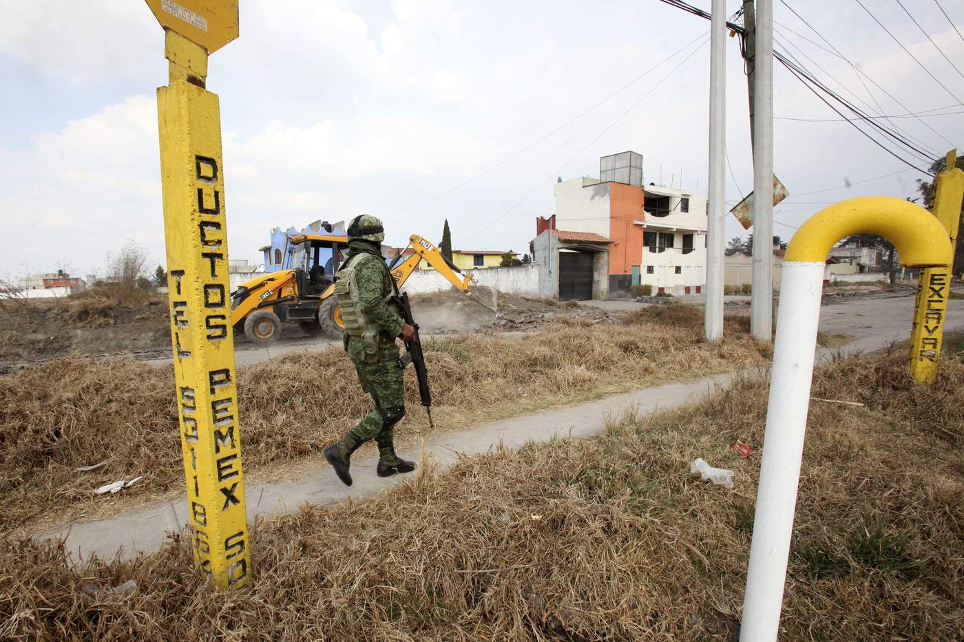 Ejército y policías vigilan ductos de Pemex en Toluca. Noticias en tiempo real