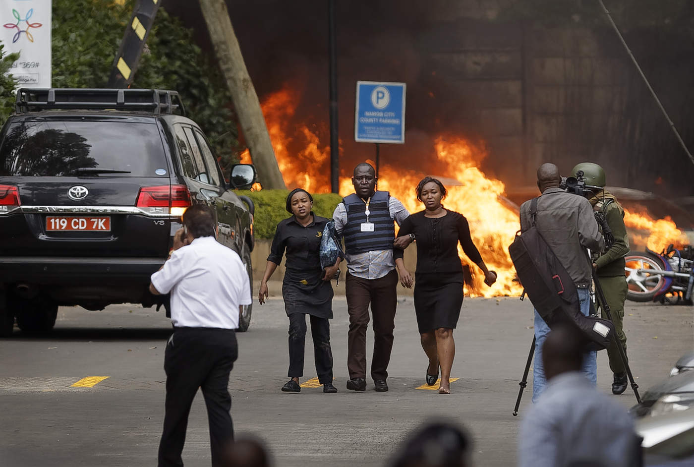 Sube a 21 los muertos en atentado a hotel en Nairobi. Noticias en tiempo real