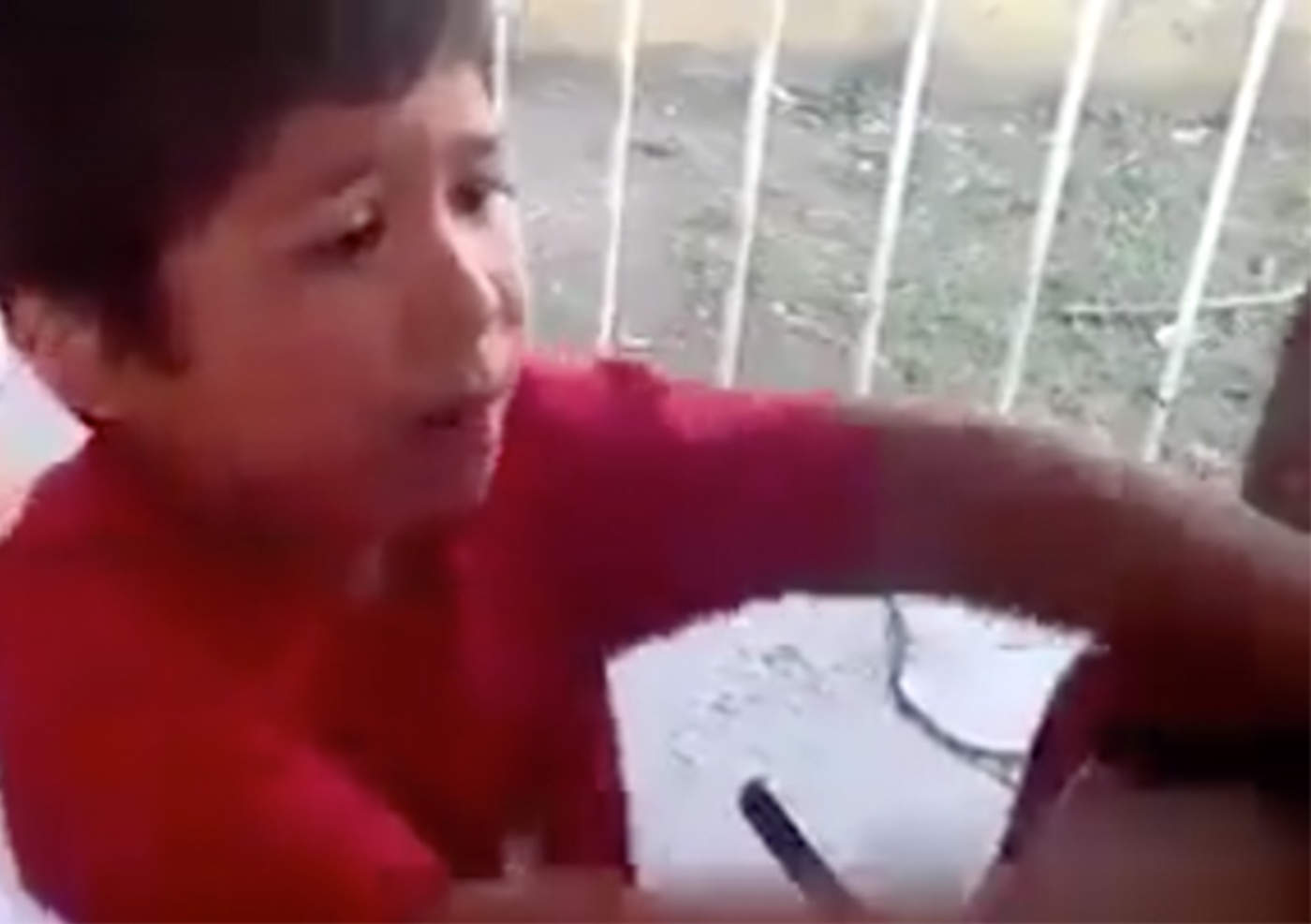 Eufórico niño jugando maquinitas se hace viral. Noticias en tiempo real