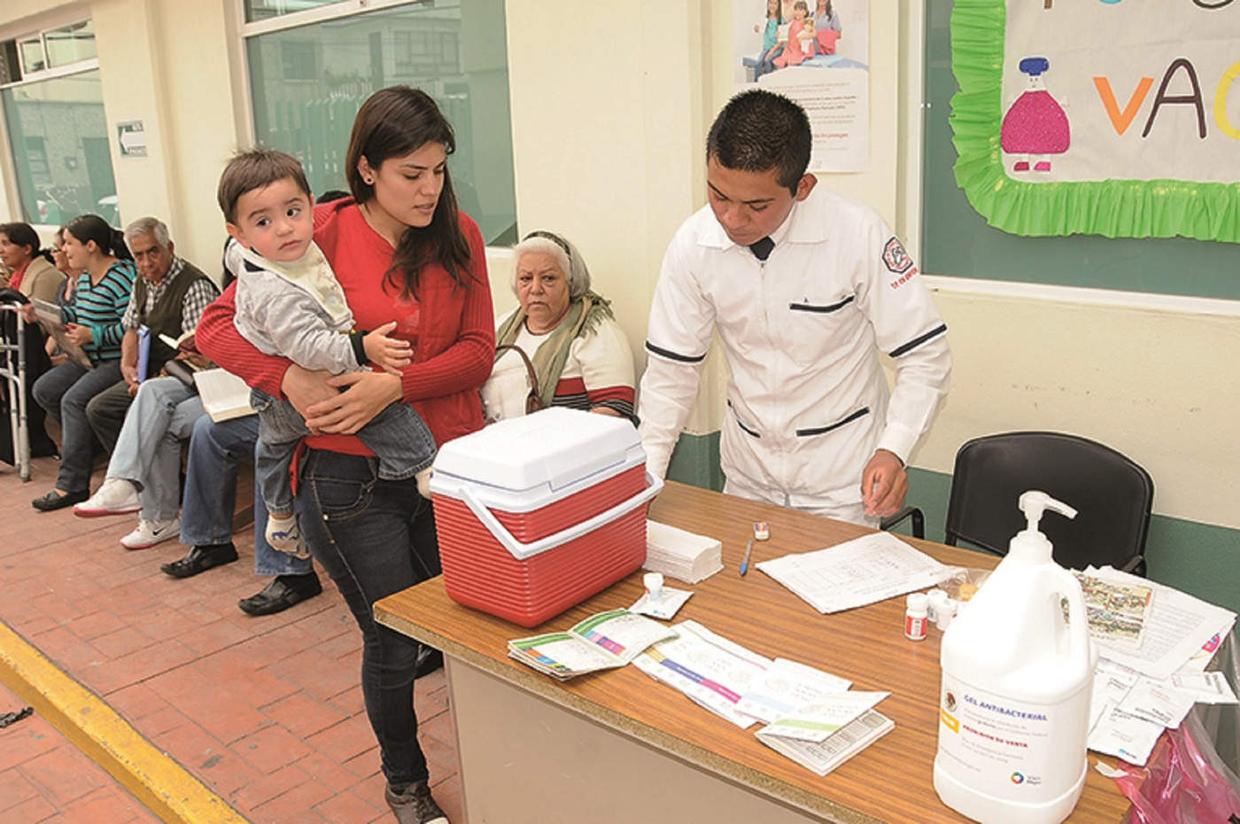 Aplican en Nuevo León un millón de vacunas contra la influenza. Noticias en tiempo real