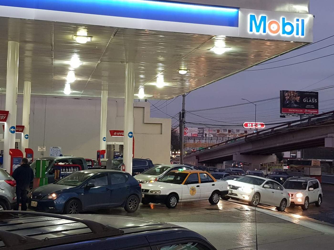 Rumores causaron compras de pánico en gasolineras de Nuevo León. Noticias en tiempo real