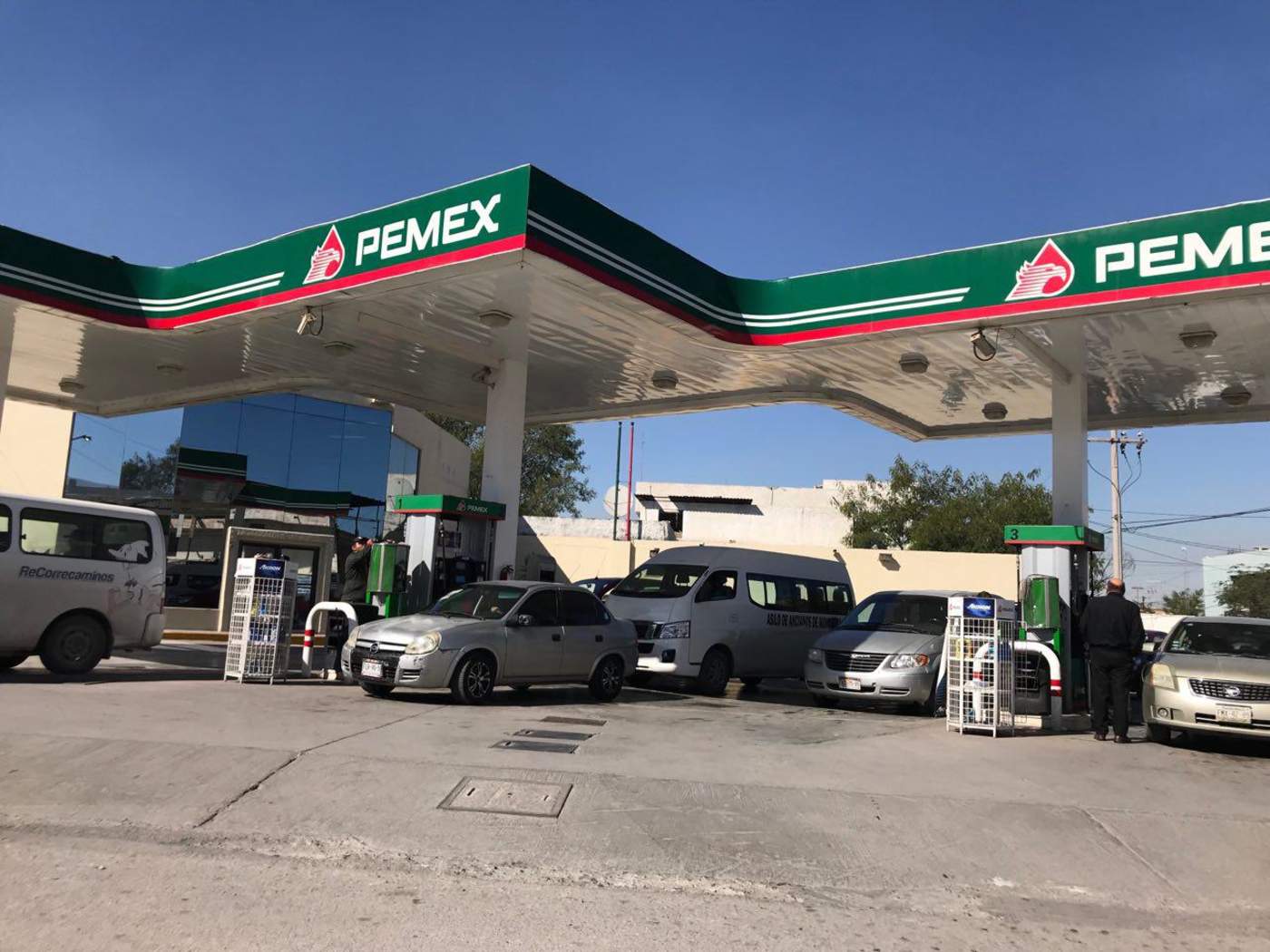Se quedan sin combustible 40 gasolineras de la región Centro. Noticias en tiempo real