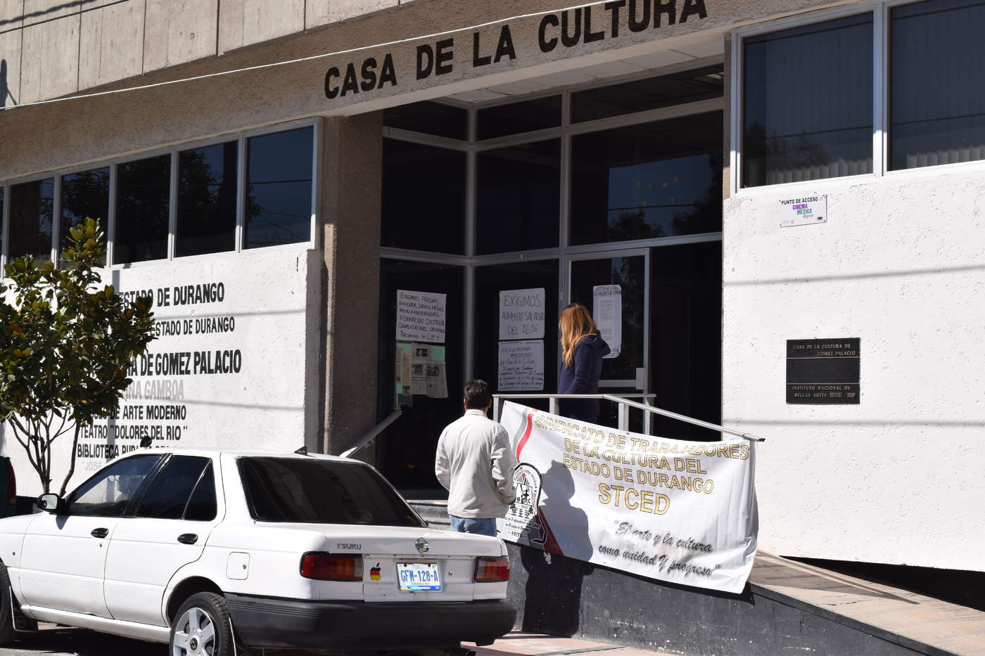 Persiste paro de brazos caídos en Casa de la Cultura de Gómez Palacio. Noticias en tiempo real