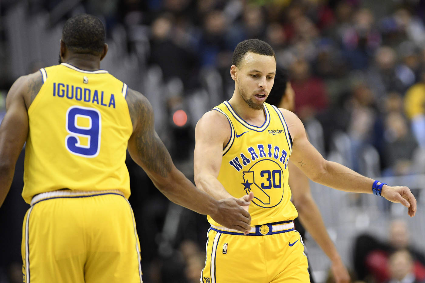 Curry anota 38 puntos y Warriors consigue su noveno triunfo. Noticias en tiempo real