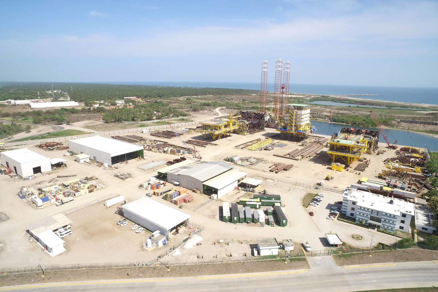 Multan a empresa por talar 82 hectáreas de manglar para nueva refinería. Noticias en tiempo real