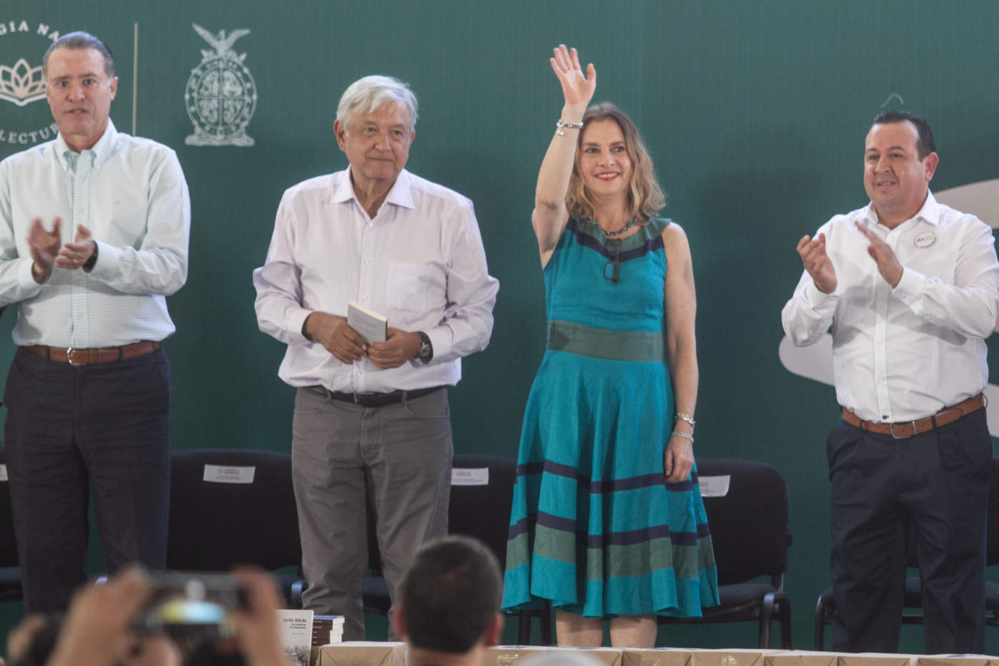 Pide AMLO fortalecer valores a través de la lectura. Noticias en tiempo real