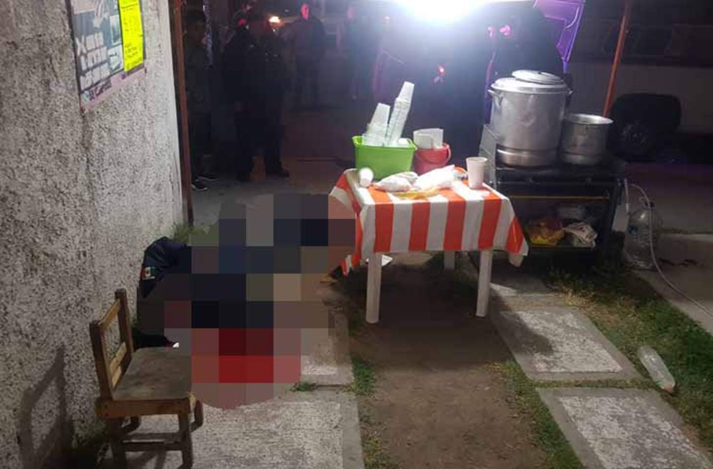 Matan a policías mientras cenaban en puesto de tamales en Tecámac. Noticias en tiempo real