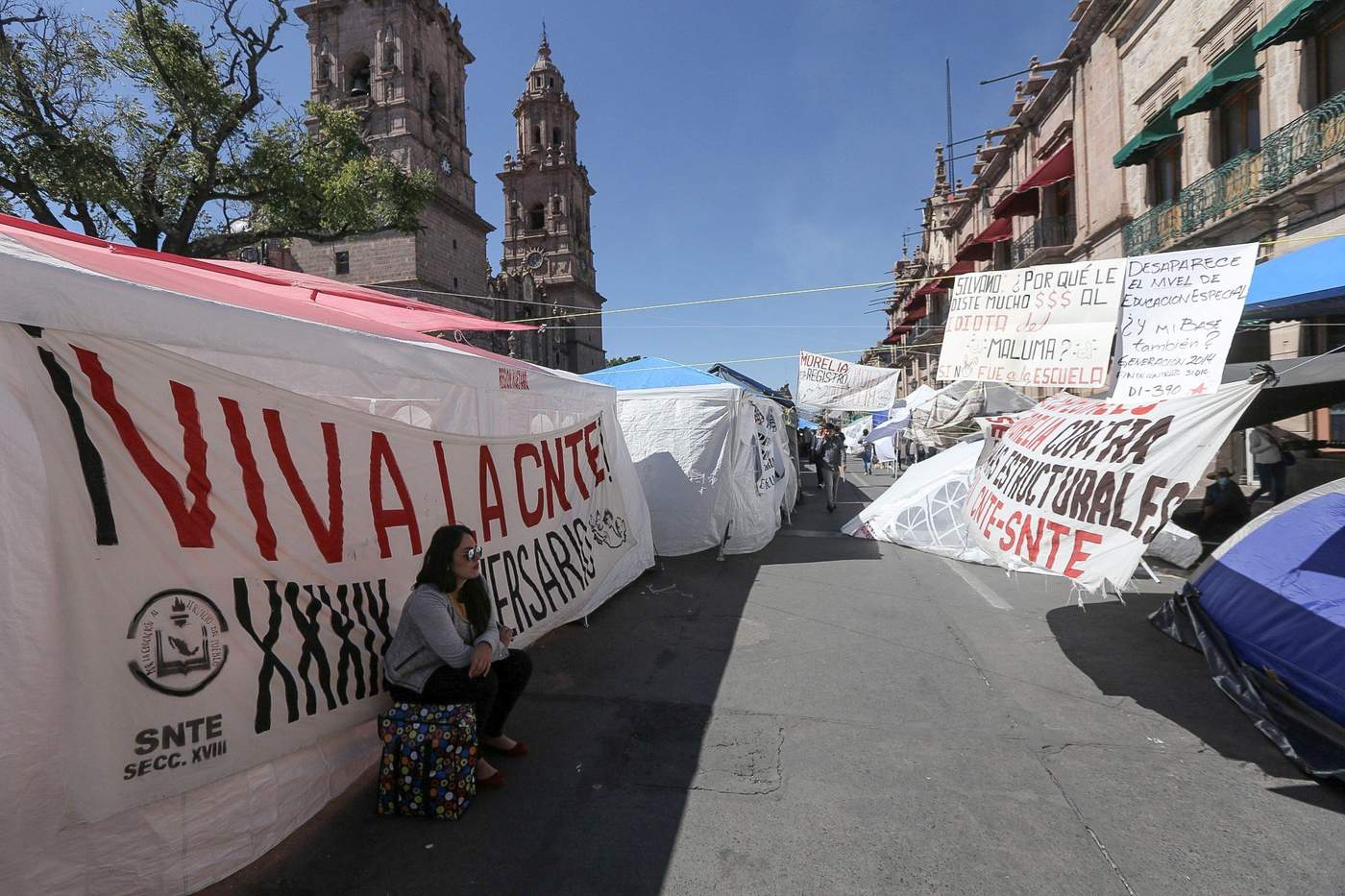 Cobran maestros del CNTE en Michoacán quincena y compensación. Noticias en tiempo real