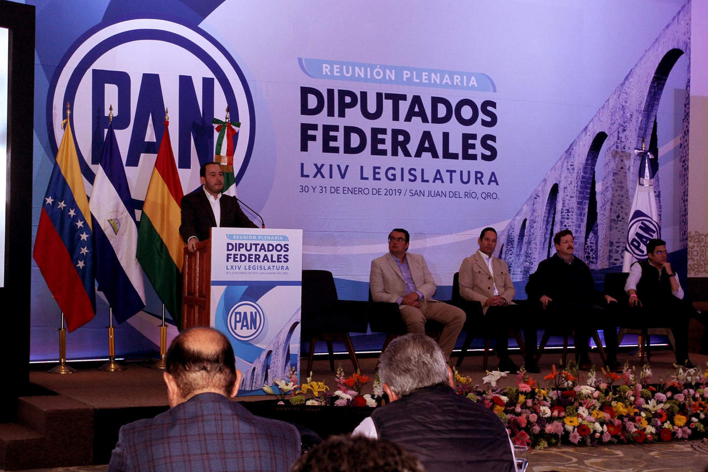 PAN condena manta con amenazas contra López Obrador. Noticias en tiempo real