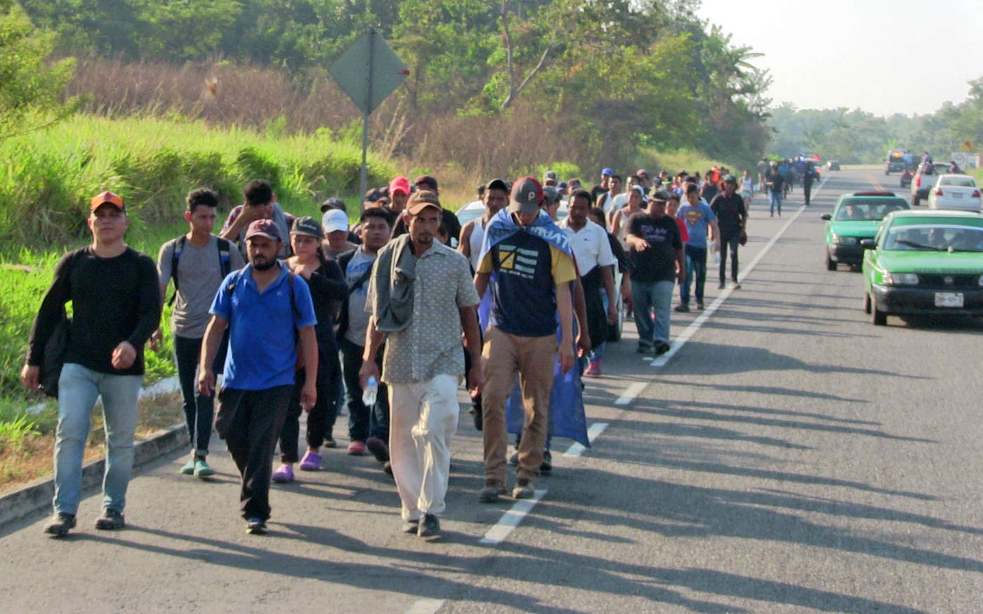 Buscan apoyar a caravana migrante en su paso por Nuevo León. Noticias en tiempo real