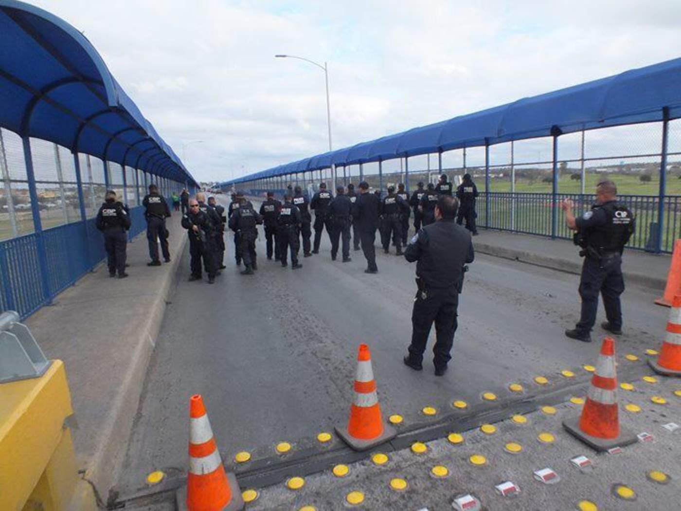 Realizan simulacros de cierre de puentes ante llegada de Caravana de Migrantes. Noticias en tiempo real