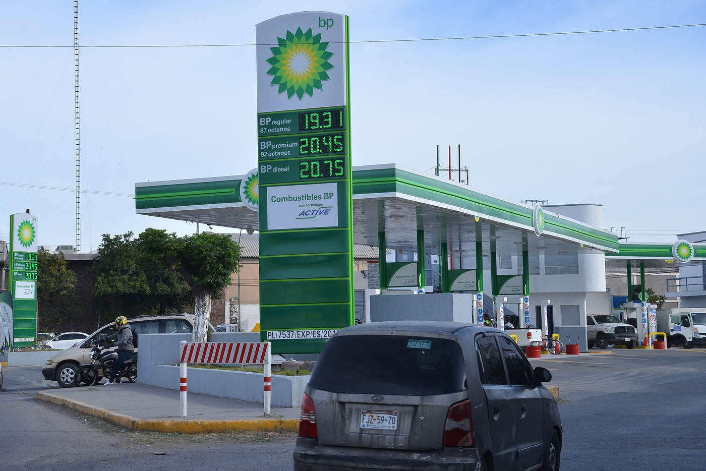 Precio de la gasolina está bajando, pero poquito, dice AMLO. Noticias en tiempo real