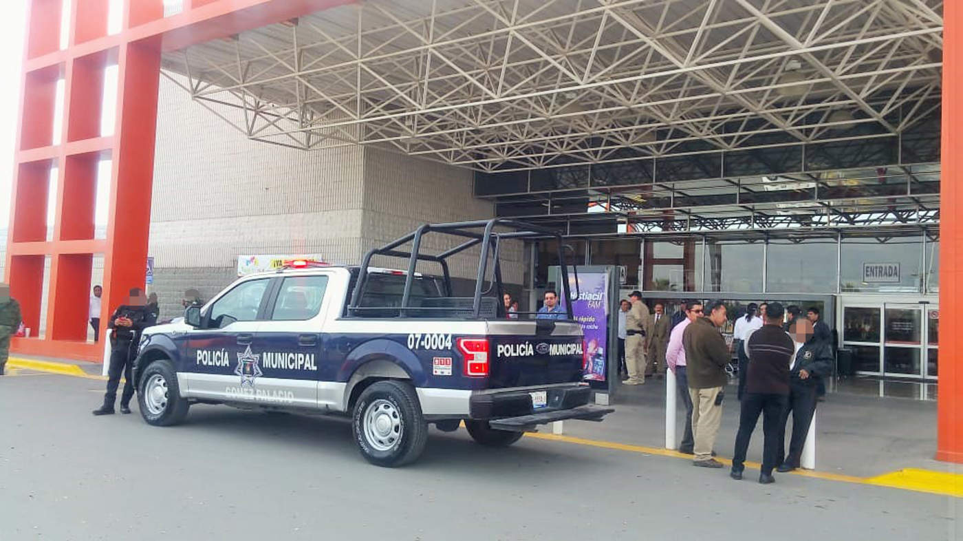 Evacuan centro comercial en Gómez Palacio por simulacro de bomba. Noticias en tiempo real