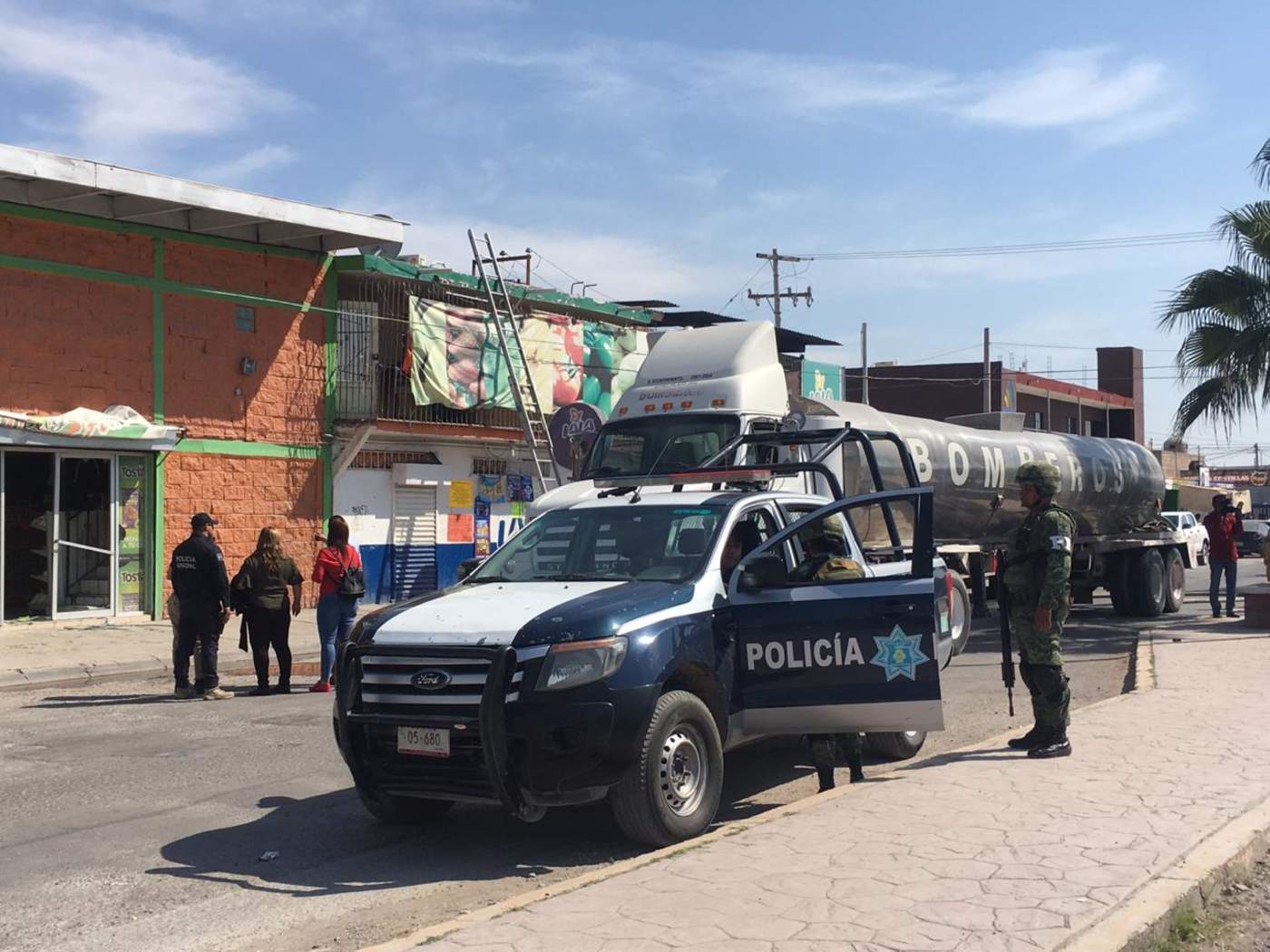 Se incendia miscelánea en Gómez Palacio. Noticias en tiempo real