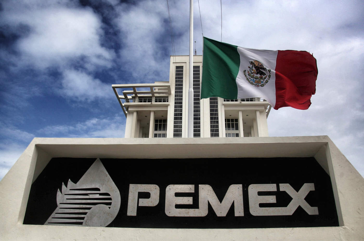 Fitch considera insuficientes medidas para rescatar a Pemex. Noticias en tiempo real