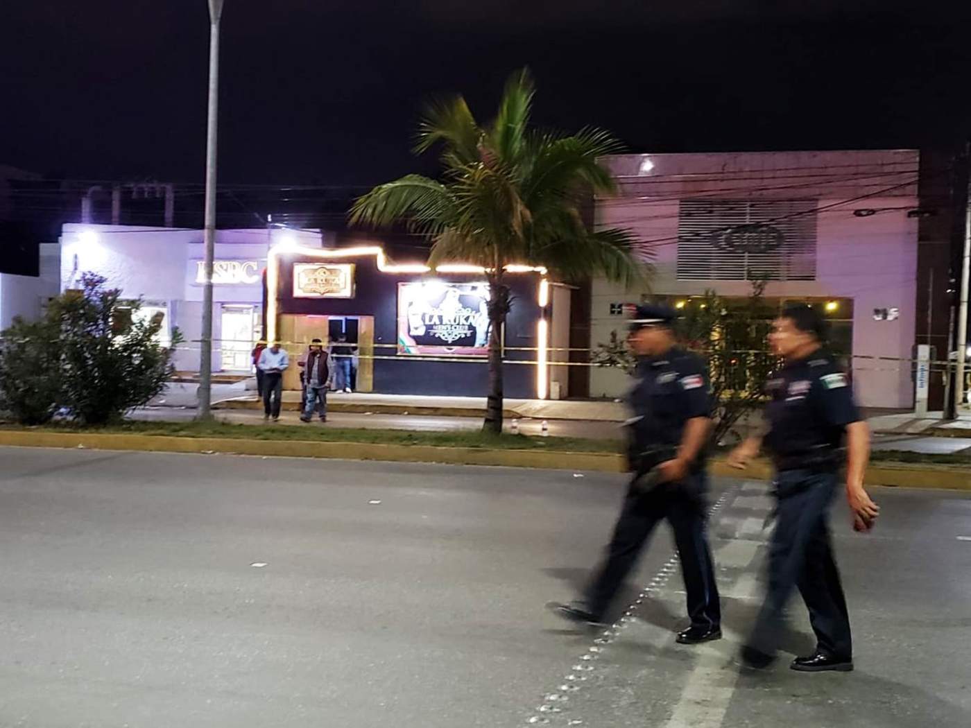 Asesinan a cinco en un bar de Cancún. Noticias en tiempo real