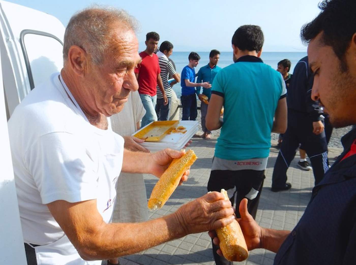 Fallece Dionisis Avranitakis, el panadero que ayudó a decenas de refugiados. Noticias en tiempo real