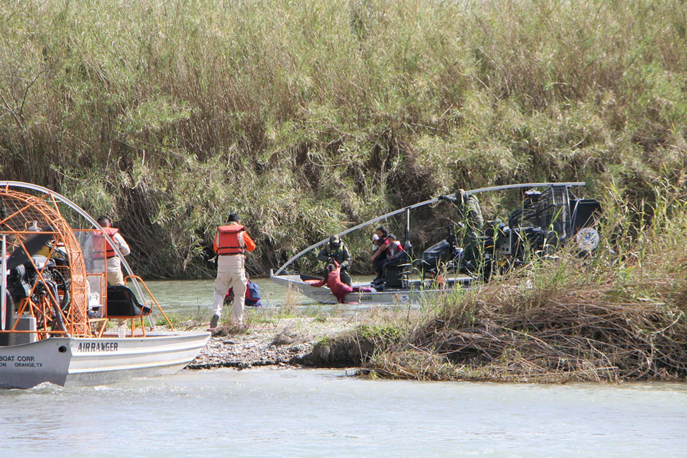 Rescata Patrulla Fronteriza a ocho migrantes del río Bravo. Noticias en tiempo real