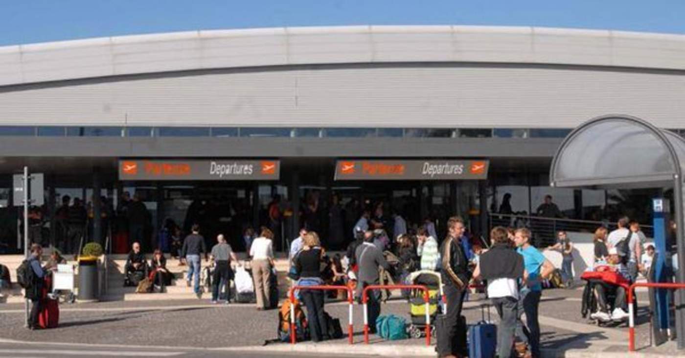 Evacuan aeropuerto de Roma-Ciampino por incendio. Noticias en tiempo real