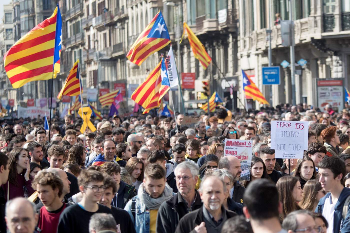 Cientos de personas participan en huelga general en Cataluña. Noticias en tiempo real