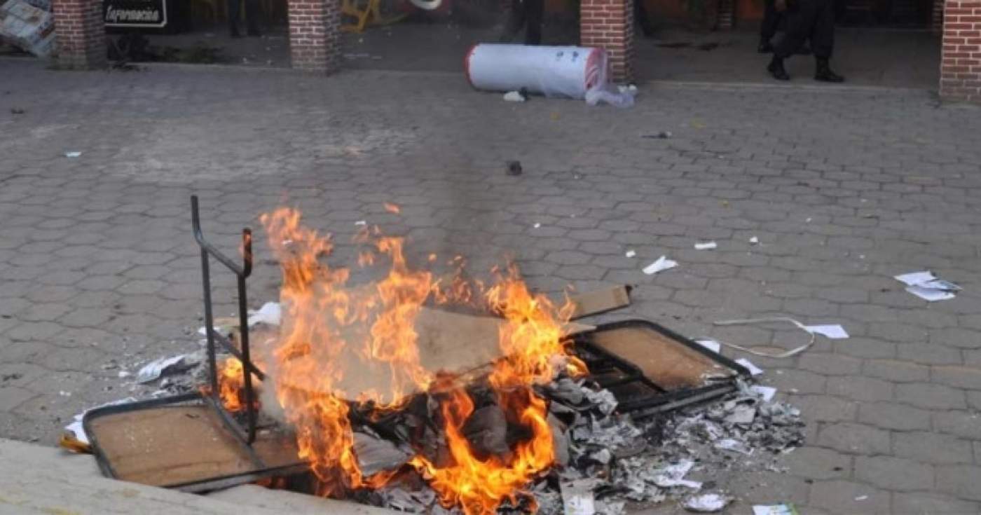 Activistas queman urnas en arranque de consulta sobre termoeléctrica. Noticias en tiempo real