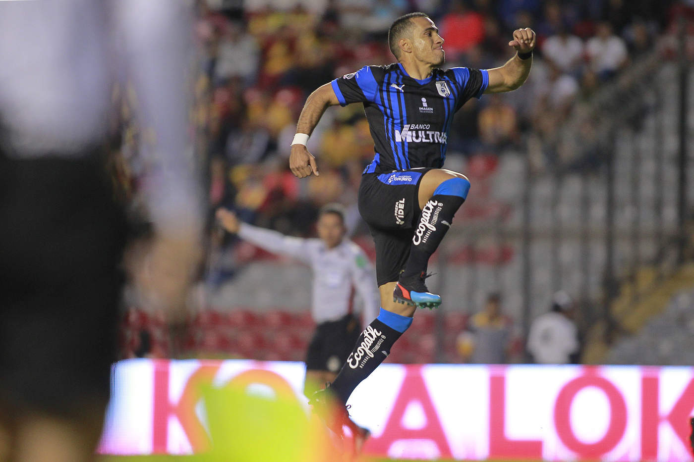 Querétaro derrota con tres goles a Monarcas. Noticias en tiempo real