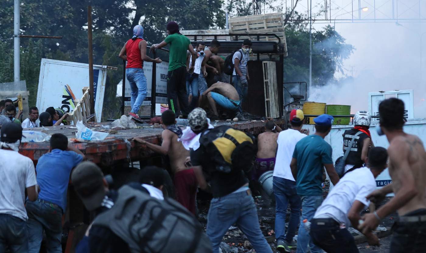 Intento de llevar ayuda a Venezuela desde Colombia se detiene. Noticias en tiempo real