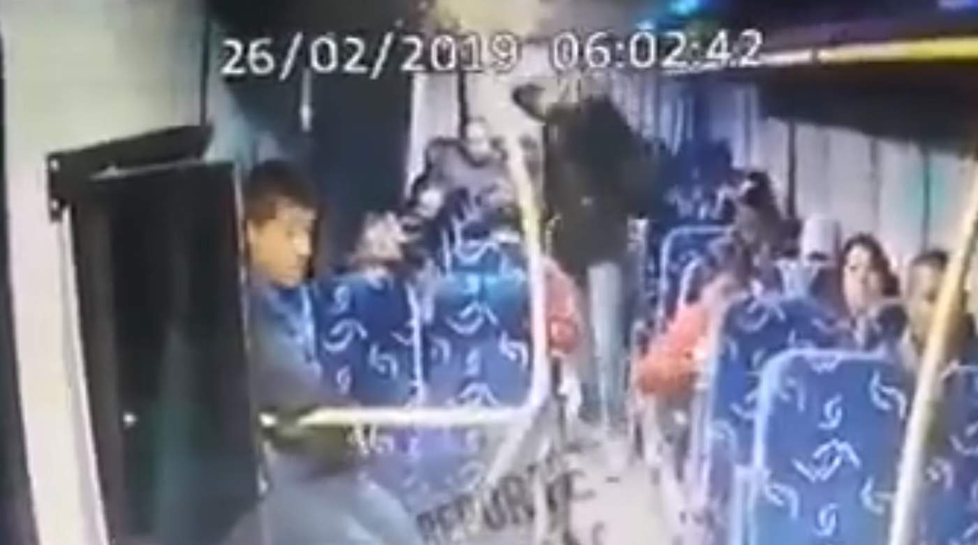 Circula video de asaltante golpeando a pasajera en el Edomex. Noticias en tiempo real