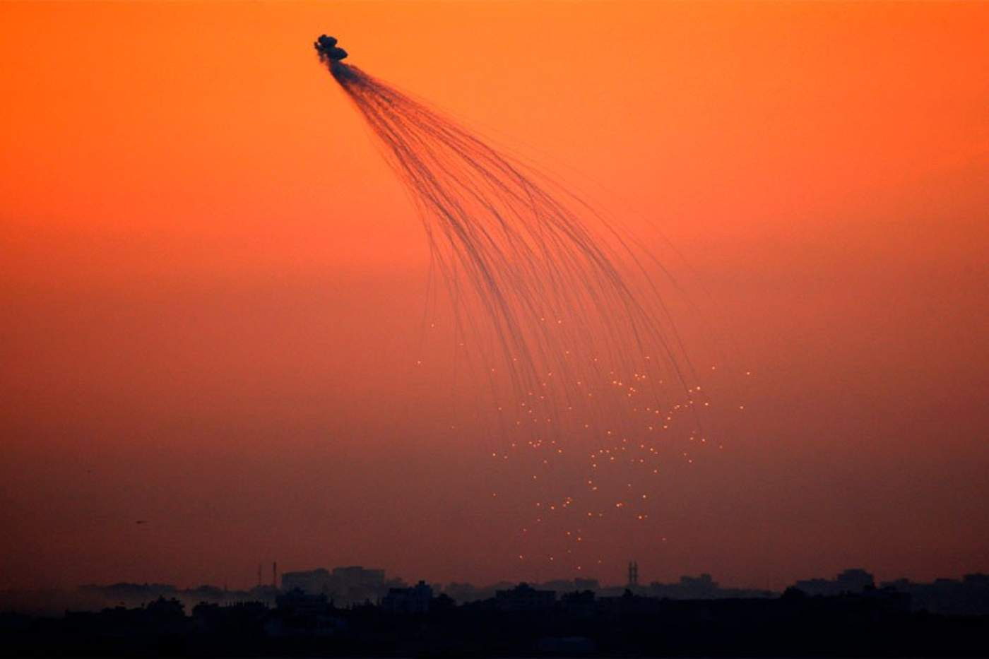 Israel ataca puestos militares de Hamás tras lanzamiento de proyectil. Noticias en tiempo real