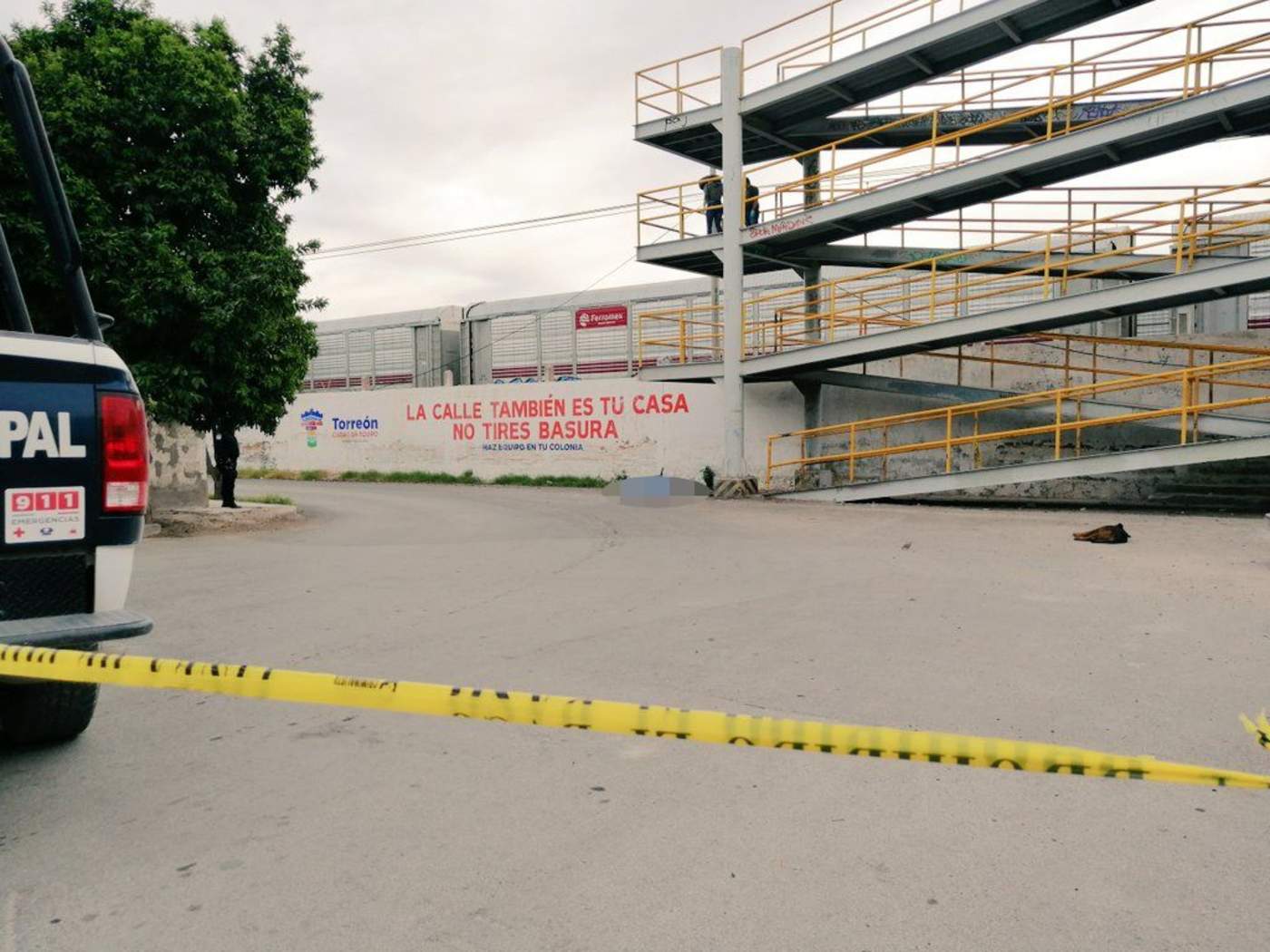 Ciclista muere tras caer de puente peatonal en Torreón. Noticias en tiempo real