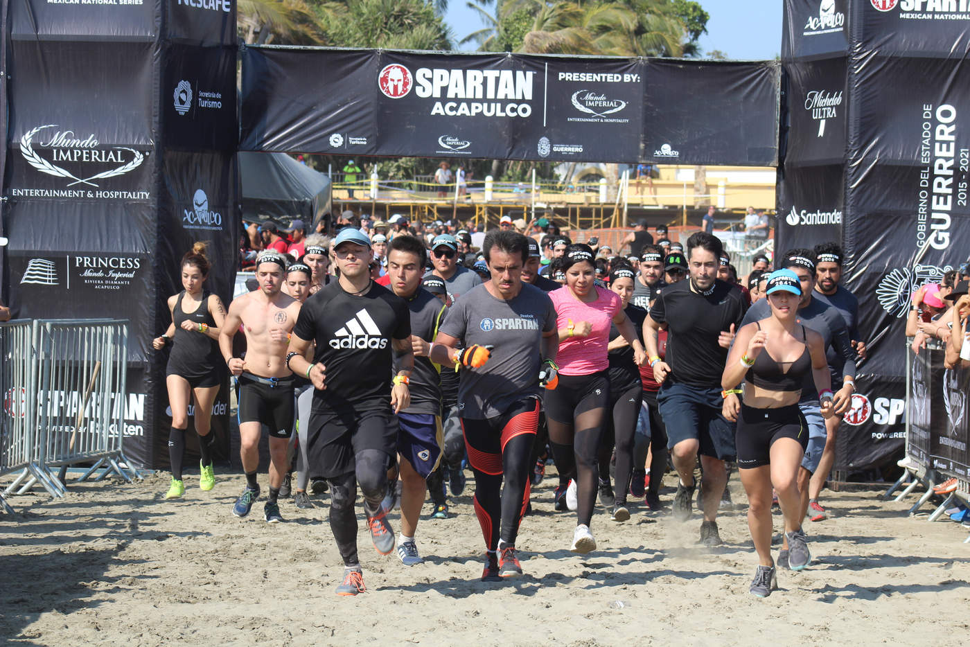 Más de seis mil atletas participan en Spartan Race de Acapulco. Noticias en tiempo real
