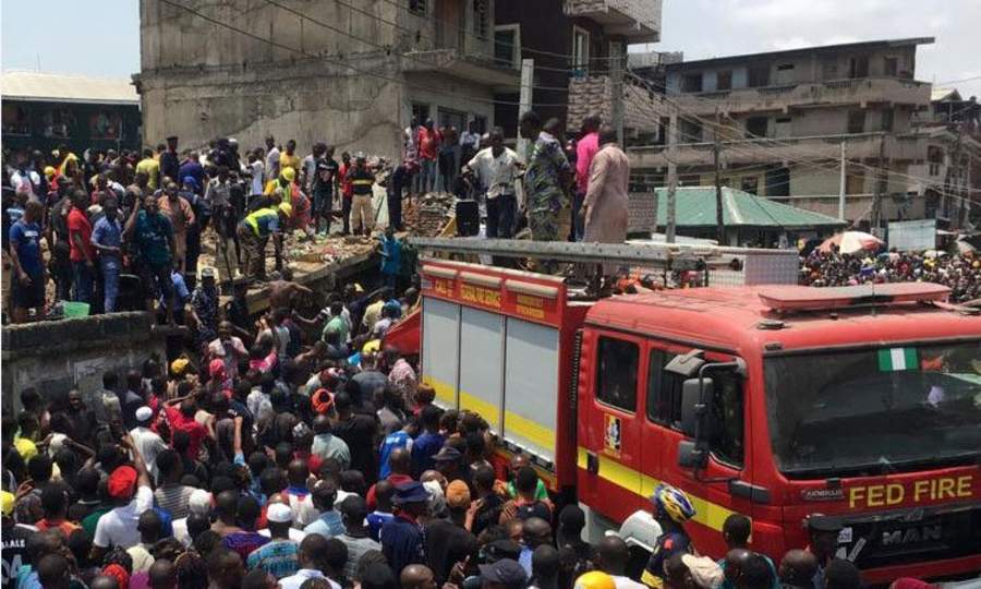Colapsa edificio con escuela en Nigeria; hay más de 100 niños atrapados. Noticias en tiempo real