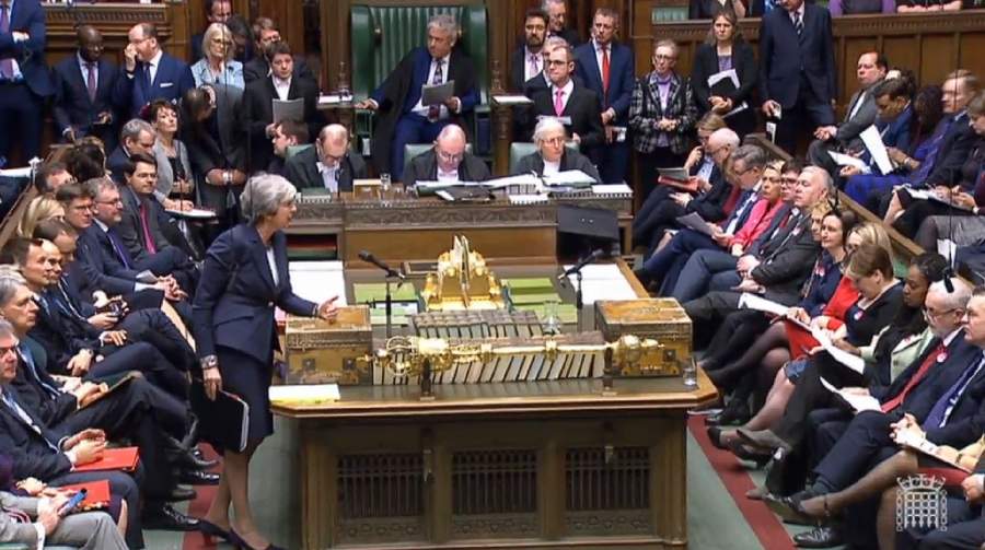 Afonía impide a May abrir el debate sobre un posible brexit sin acuerdo. Noticias en tiempo real