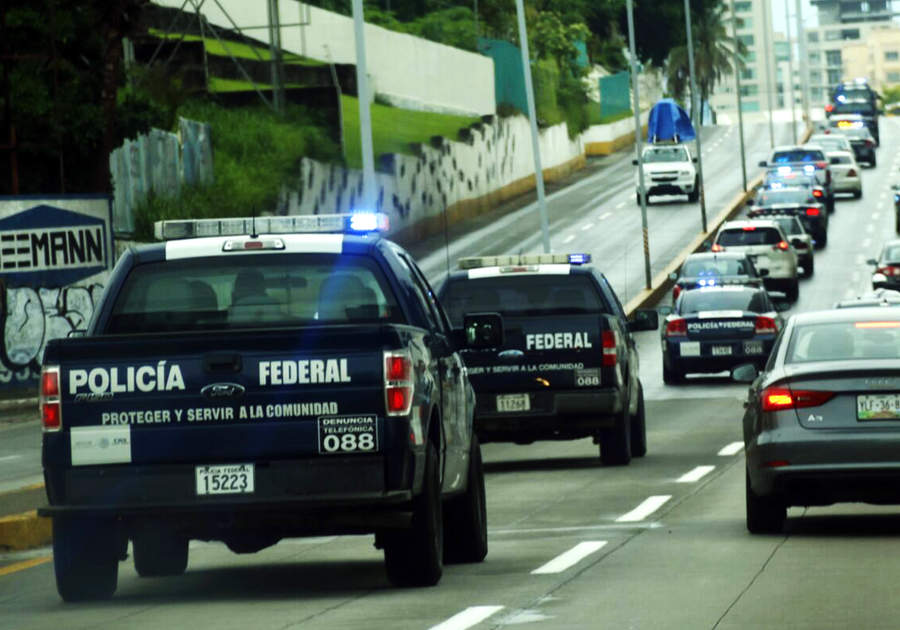 Policía Federal asegura en Tamaulipas autobús con 25 migrantes. Noticias en tiempo real